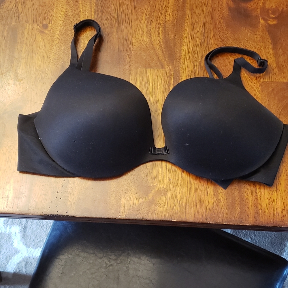 Victoria's Secret Black Incredible Plunge Bra 36D.